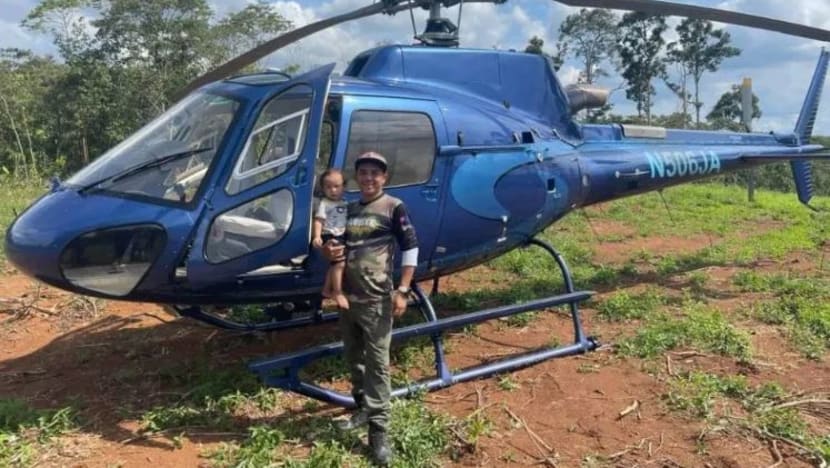 Lelaki dari KL bawa kawan-kawan naik helikopter untuk santap durian di Johor Bahru Lelaki dari KL bawa kawan-kawan naik helikopter untuk santap durian di Johor Bahru