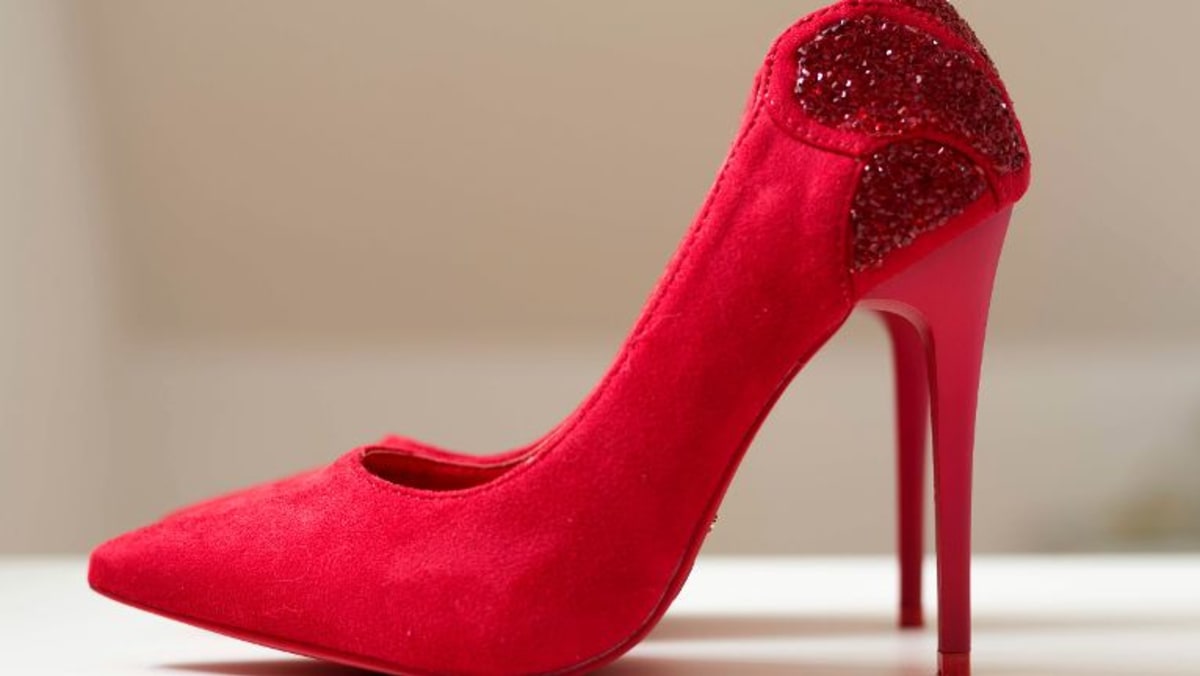 Akibatnya kalau memakai kasut tumit tinggi atau high heels