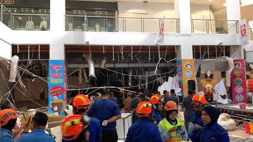 Explosion at Kuching shopping mall kills at least 3, injures 26 Explosion at Kuching shopping mall kills at least 3, injures 26