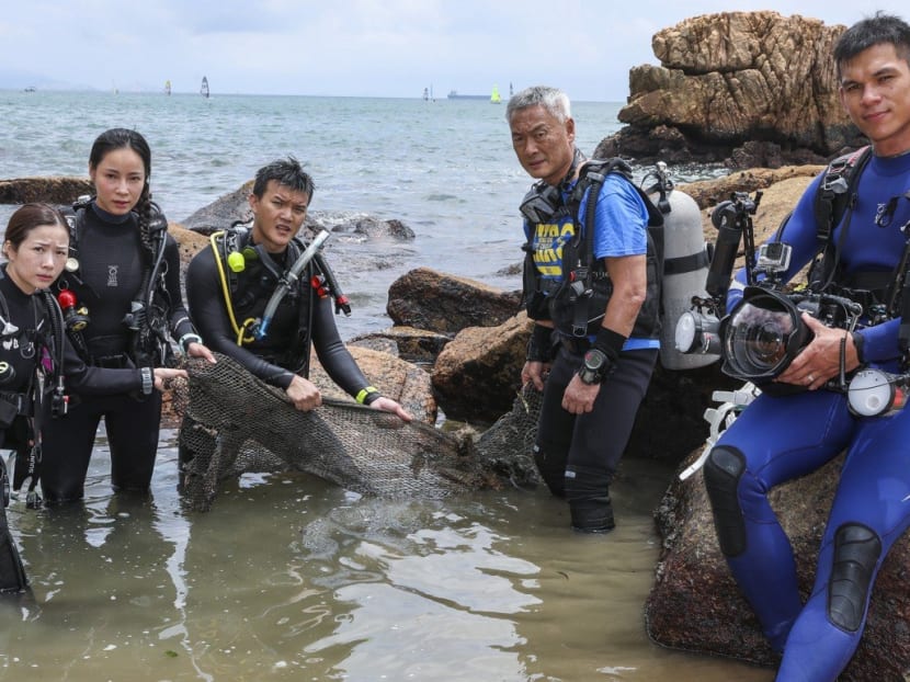 Mr Harry Chan (in blue t-shirt) with divers who have joined his cause.