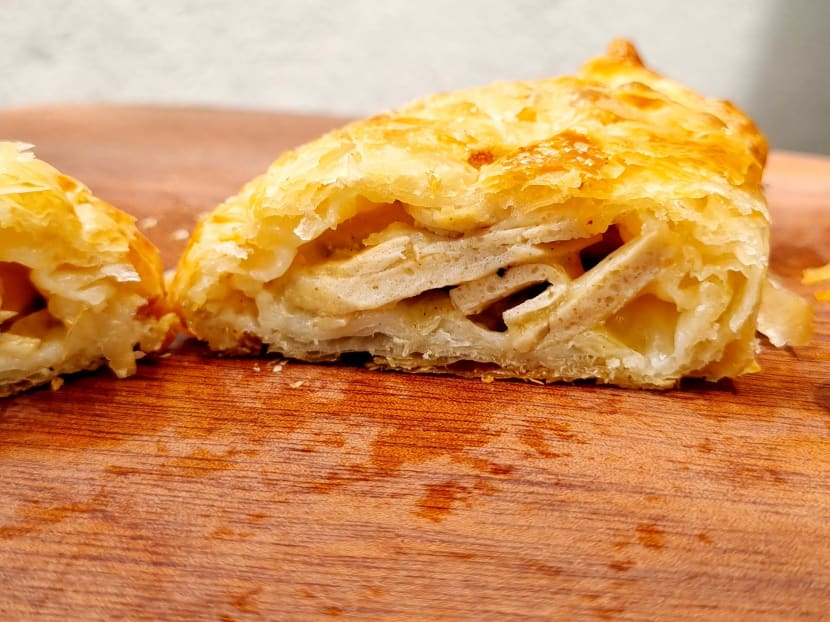 Hidden Gem Curry Puff Joint Sells Tasty Black Pepper Chicken Apple