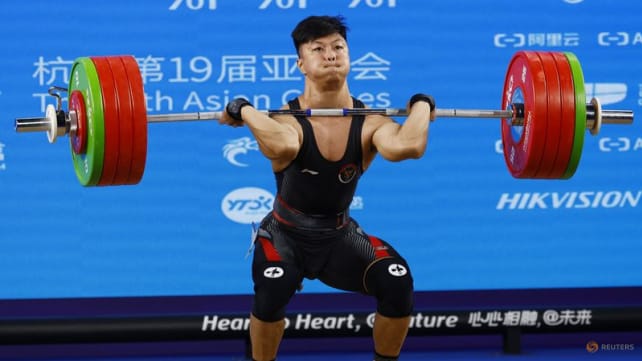 China's divers delight, Abdullah sets weightlifting world record