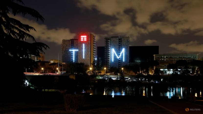 Telecom Italia: Looking for the right connections Telecom Italia: Looking for the right connections