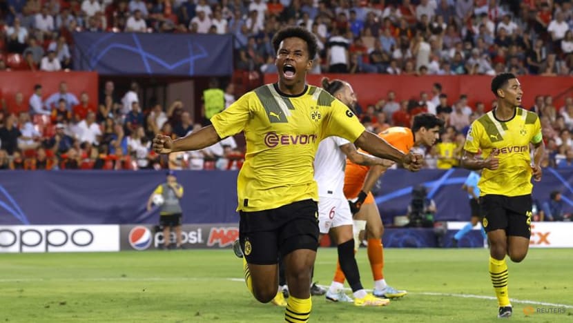 Dortmund ride early momentum to big win at Sevilla, Lopetegui sacked Dortmund ride early momentum to big win at Sevilla, Lopetegui sacked