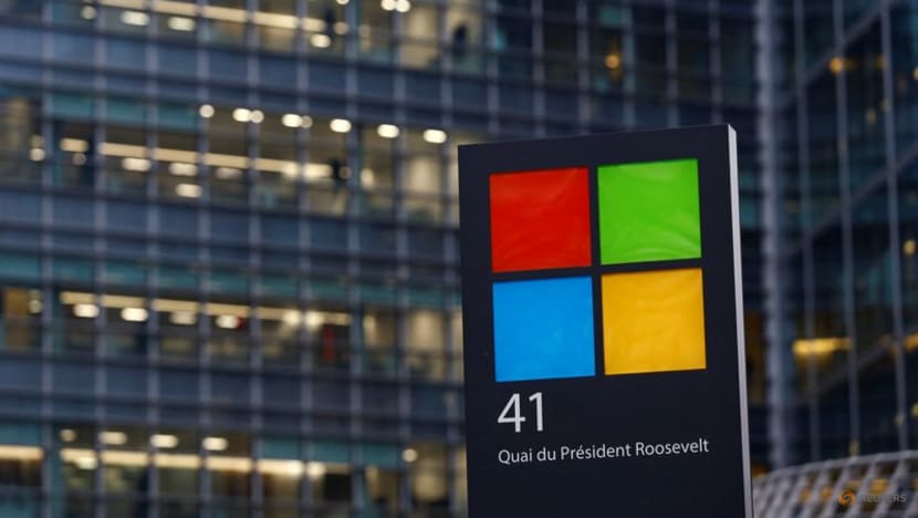 Microsoft's dour outlook raises red flags for tech sector Microsoft's dour outlook raises red flags for tech sector
