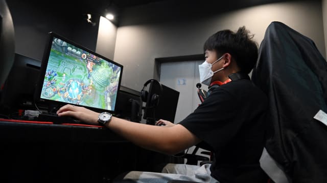 中国加强对网络游戏行业管理 限制用户消费和过度打电玩