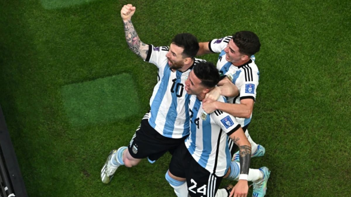 Gol Messi membantu menjaga harapan Argentina di Piala Dunia tetap hidup