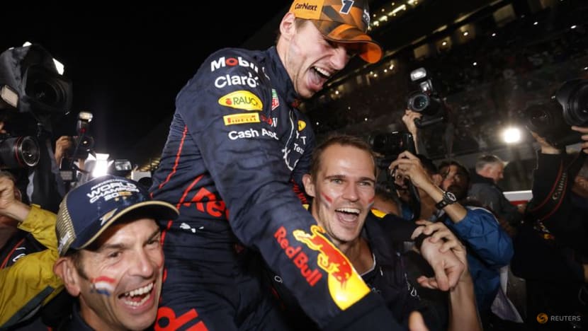 Motor racing-Verstappen shoots for record to end Mercedes' title streak Motor racing-Verstappen shoots for record to end Mercedes' title streak