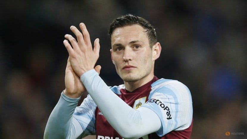 Burnley keep pressure on Everton with win over Saints Burnley keep pressure on Everton with win over Saints