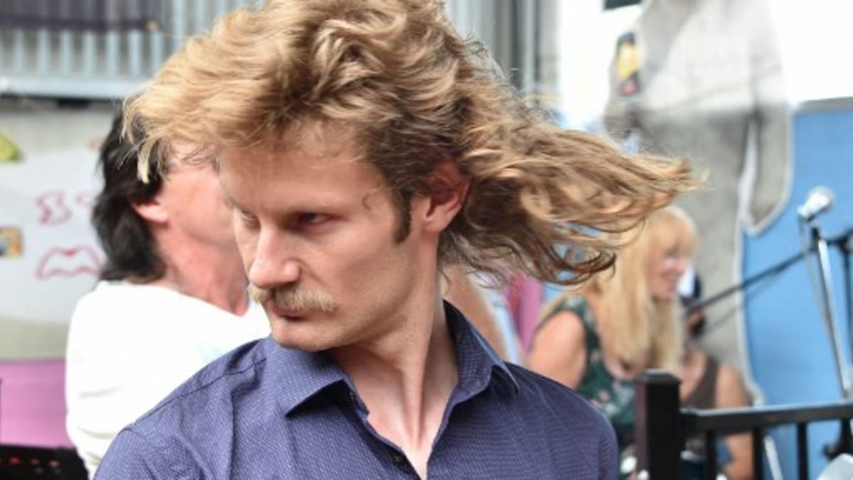 Australia mempertimbangkan gaya rambut belanak ketika larangan sekolah memicu perdebatan mengenai gaya rambut ikonik