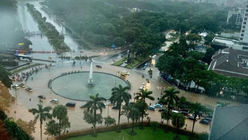Torrential rains flood Indonesia capital, power supplies cut Torrential rains flood Indonesia capital, power supplies cut