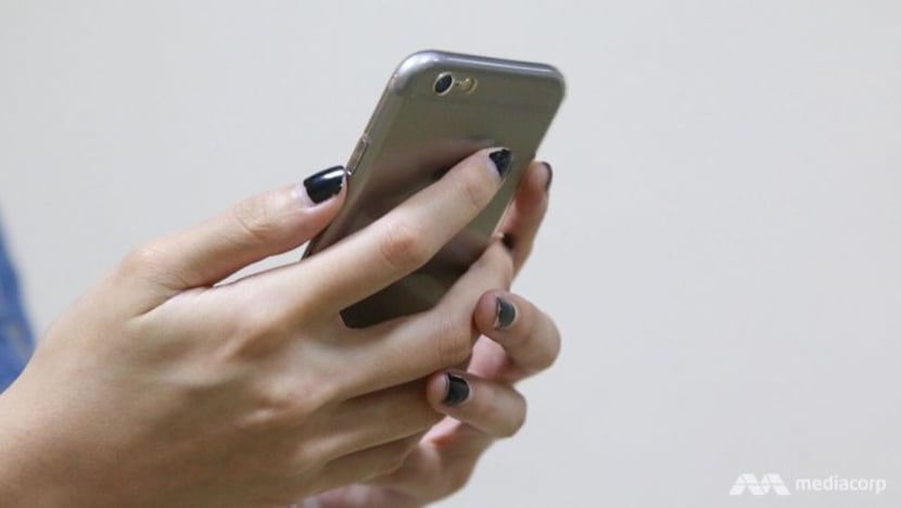 3 masalah kulit yang mungkin muncul akibat penggunaan telefon bimbit
