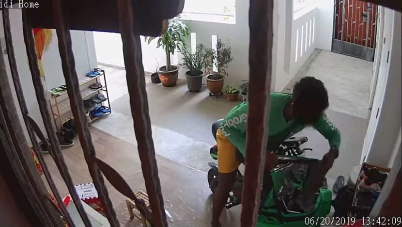 GrabFood rider arrested for allegedly stealing customer’s shoes GrabFood rider arrested for allegedly stealing customer’s shoes