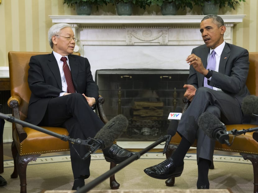 President Barack Obama, right, meets with Vietnamese Communist party secretary general Nguyen Phu Trong in the Oval Office of the White House, on Tuesday, July 7, 2015, in Washington. Photo: AP