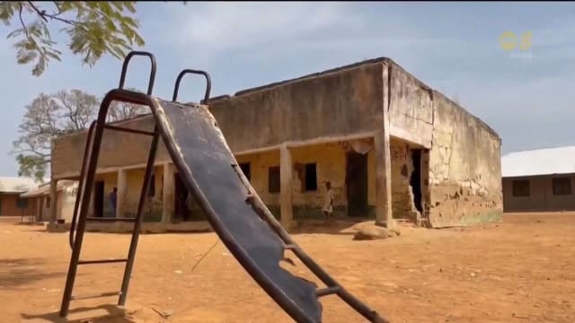 尼日利亚一所学校遭枪手突袭 近300名学生被绑架