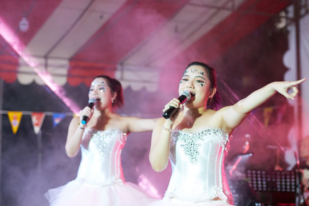 We Followed Getai Performers The Shining Sisters For A Night — And This Is What Happened