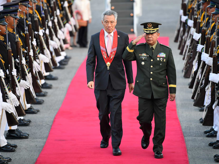 Singapore's Prime Minister Lee Hsien Loong (left) arrives for the Association of Southeast Asian Nations (ASEAN) summit in Manila on April 28, 2017. The Asean summit, where leaders will discuss territorial disputes, terrorism and economic integration, takes place in the Philippine capital on April 28-29. Photo: AFP