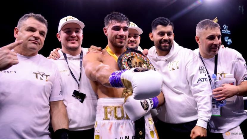 Tommy Fury defeats Jake Paul in Saudi showdown Tommy Fury defeats Jake Paul in Saudi showdown