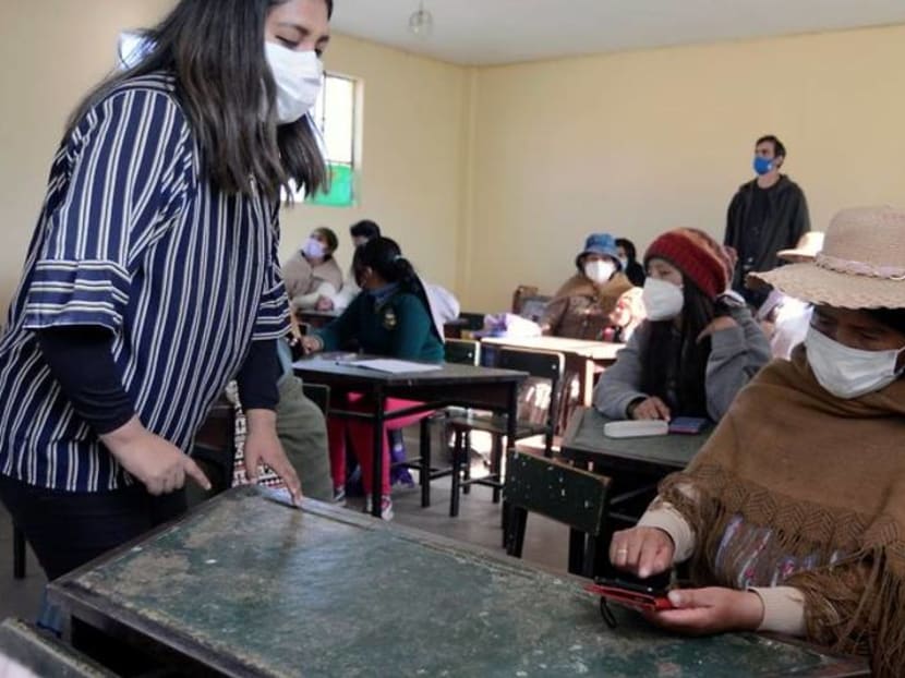 Bolivian parents go back to class to help their kids study online Bolivian parents go back to class to help their kids study online