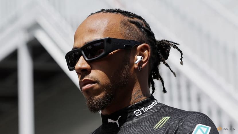 Button expects to see Hamilton fighting on in 2024