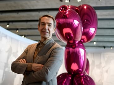US art fair visitor accidentally smashes US$42,000 Jeff Koons 'balloon dog' sculpture