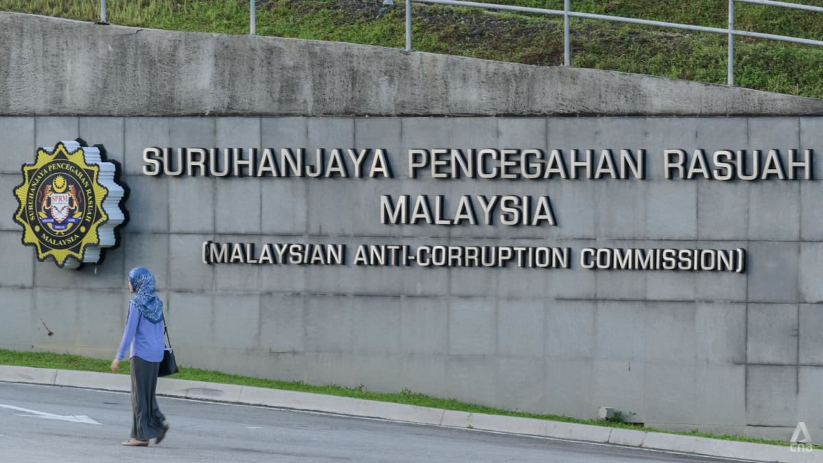 前总理因授予车辆合同而面临马来西亚反腐败机构的指控 – CNA