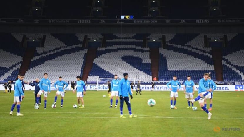 Soccer-Two Schalke players sidelined with coronavirus, Hertha game to proceed Soccer-Two Schalke players sidelined with coronavirus, Hertha game to proceed