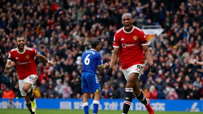 Chelsea top after return to winning ways, Man Utd held Chelsea top after return to winning ways, Man Utd held