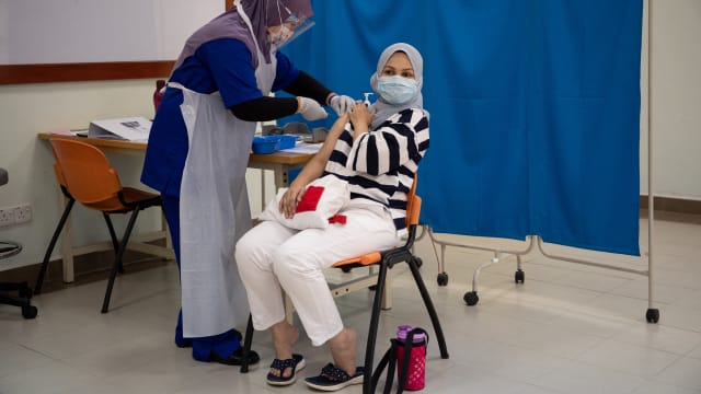 【冠状病毒19】马国将让十万名“越堤族”优先接种疫苗