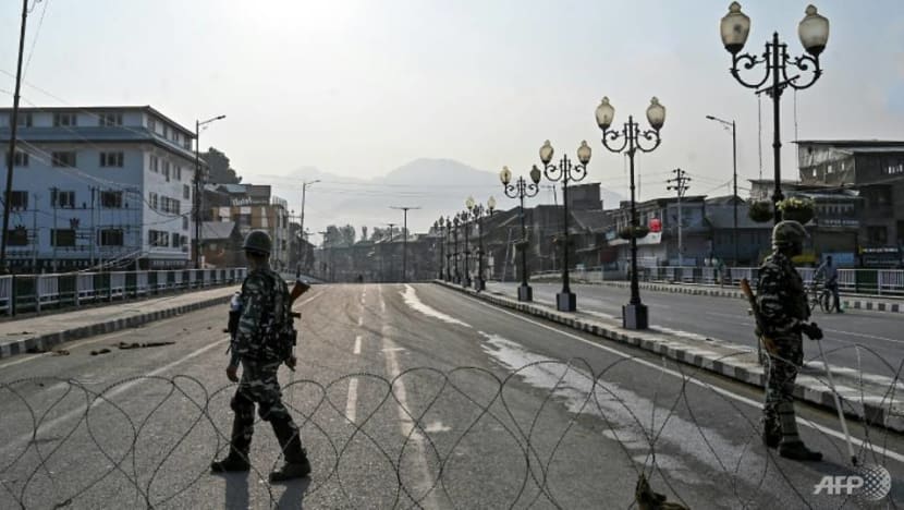 Pakistan expels Indian envoy, suspends trade over Kashmir Pakistan expels Indian envoy, suspends trade over Kashmir