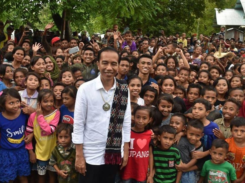 The author says that President Joko Widodo should recognise that English proficiency can improve the Indonesian economy and open up more opportunities for its citizens. The author says that President Joko Widodo should recognise that English proficiency can improve the Indonesian economy and open up more opportunities for its citizens.