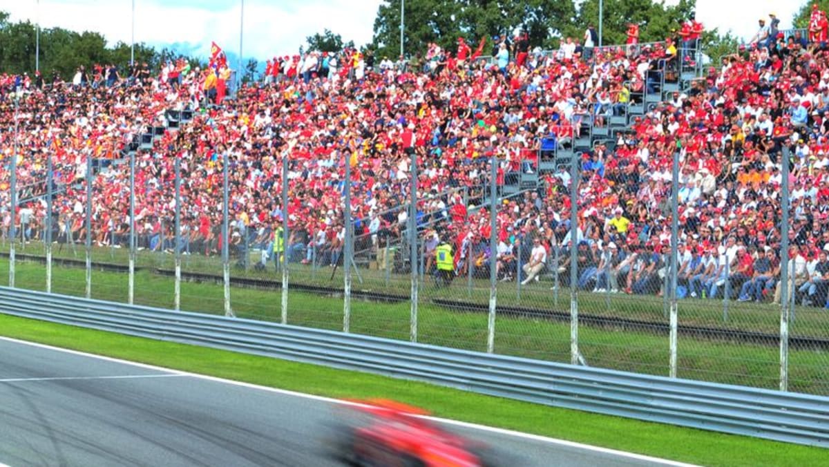 Verstappen bisa menghujani parade Monza Ferrari