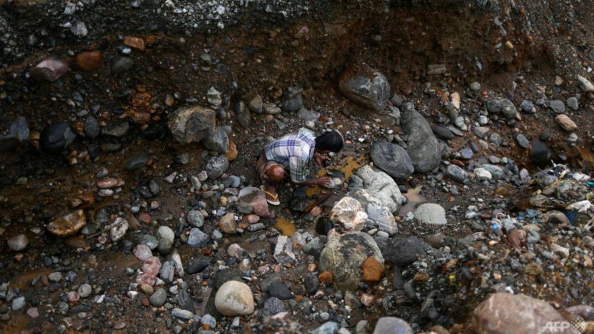Satu tewas, setidaknya 70 hilang setelah tanah longsor di tambang batu giok Myanmar