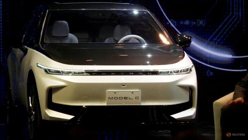 Carmakers shift up a gear in race to go electric Carmakers shift up a gear in race to go electric