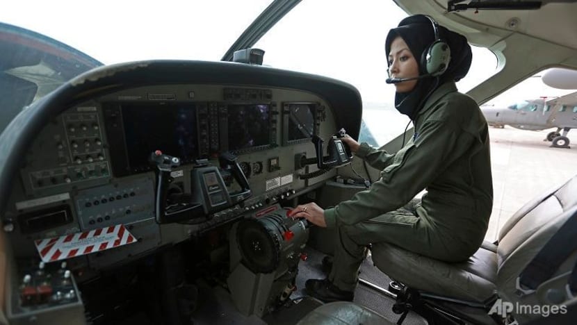 Dulu pelarian, kini Kapten Safia Ferozi juruterbang wanita kedua di Afghanistan