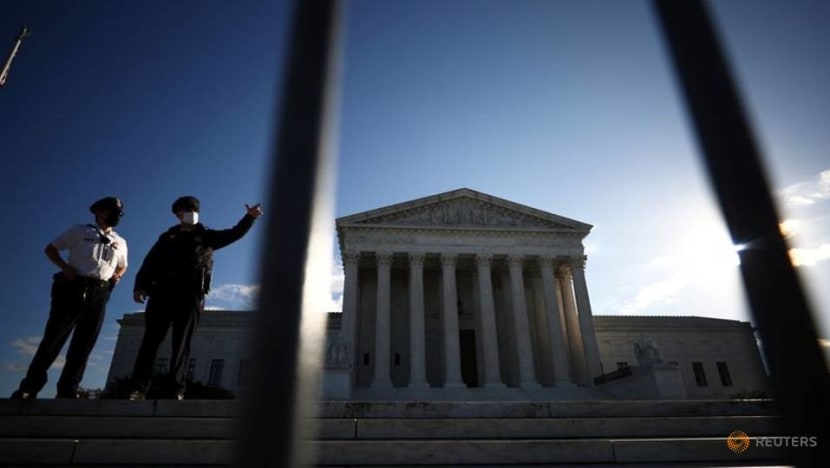 US Supreme Court justices appear unlikely to throw out Obamacare US Supreme Court justices appear unlikely to throw out Obamacare