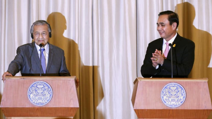 Malaysia PM Mahathir pledges to help end violence in Thai south Malaysia PM Mahathir pledges to help end violence in Thai south