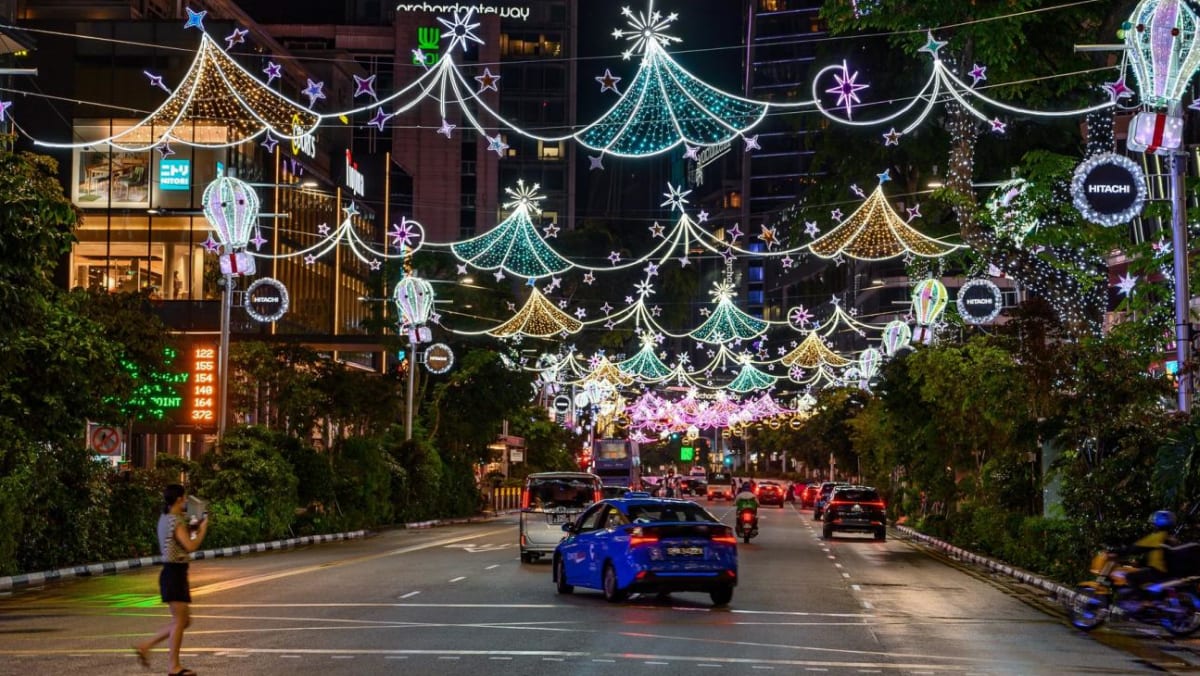 Commentary Singaporeans can’t get enough of the Orchard Road Christmas lightup CNA Lifestyle