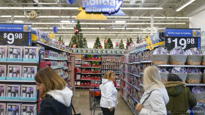 Excess inventories force US retailers to cut prices, offer big discounts this holiday season
