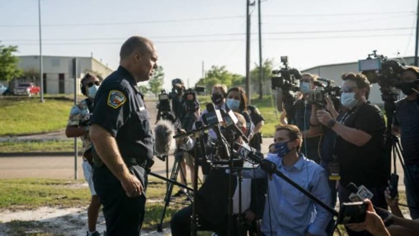 Gunman opens fire at Texas cabinet business, at least one dead Gunman opens fire at Texas cabinet business, at least one dead