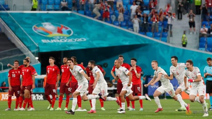 Soccer-Spain reach Euro semi-finals with penalties win v Switzerland