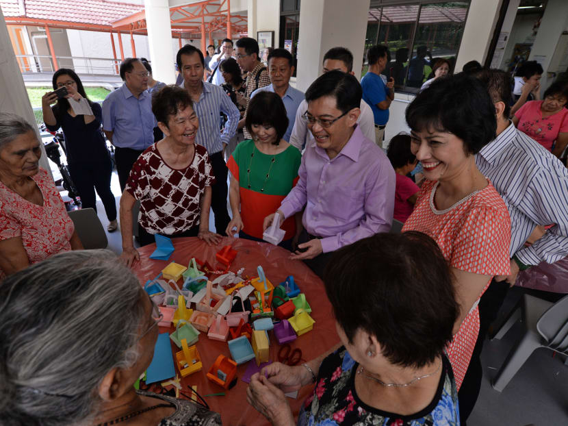 Right to left: Ms Joan Pereira, Henderson-Dawson Grassroots Adviser, Finance Minister Heng Swee Keat and Dr Amy Khor, senior minister of state for Environment and Water Resources & Health, greeting elderly residents of Bukit Merah View at the Thong Kheng Senior Activity Centre on March 30, 2016. Photo: Robin Choo/TODAY