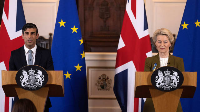 晨光|纸上风云：英国和欧盟就北爱贸易规则达成协议