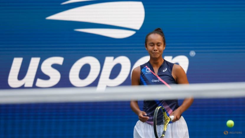 Tennis:
Fearless Fernandez holds nerve to reach US
Open semi-finals Tennis:
Fearless Fernandez holds nerve to reach US
Open semi-finals