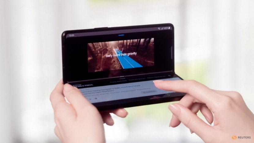 Samsung unveils new foldable smartphones with lower prices to expand market Samsung unveils new foldable smartphones with lower prices to expand market