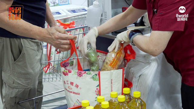 超市征收一次性购物袋费用 多数民众自备袋子