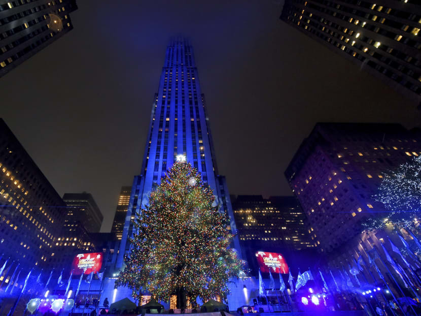 Thousands attend Rockefeller Christmas tree lighting