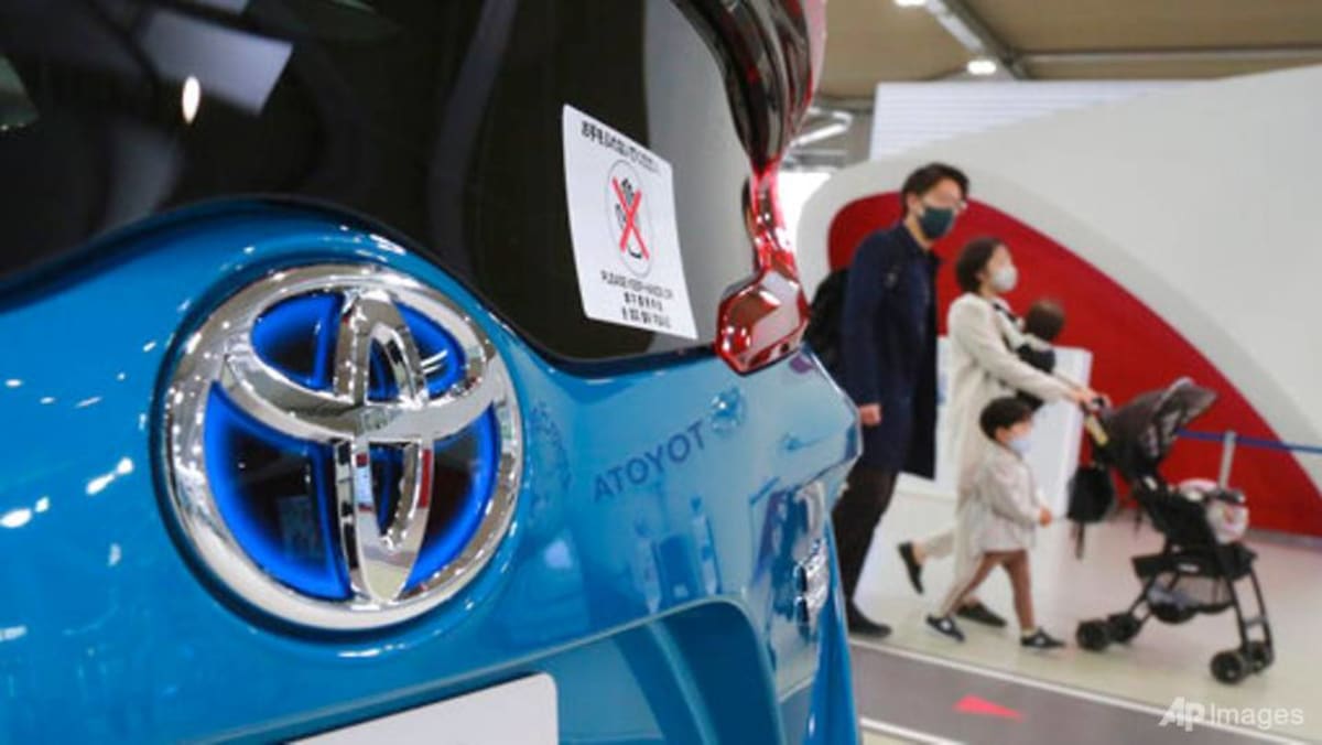 Toyota akan meninjau kembali sikap iklim ketika investor mulai memanas