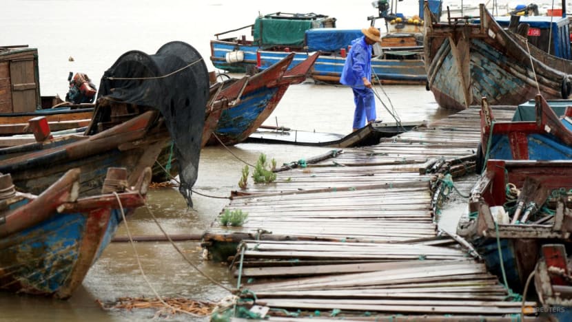 China cities halt flights, trains as Typhoon Muifa nears China cities halt flights, trains as Typhoon Muifa nears