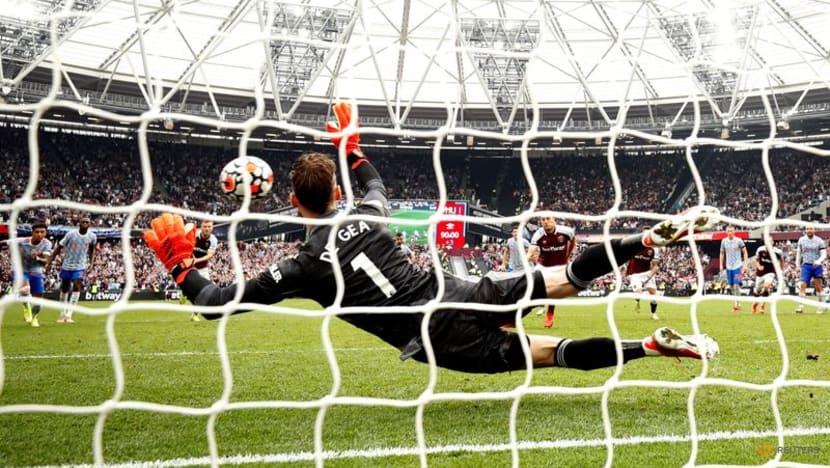 Football: Lingard, De Gea earn dramatic late win for Man United Football: Lingard, De Gea earn dramatic late win for Man United